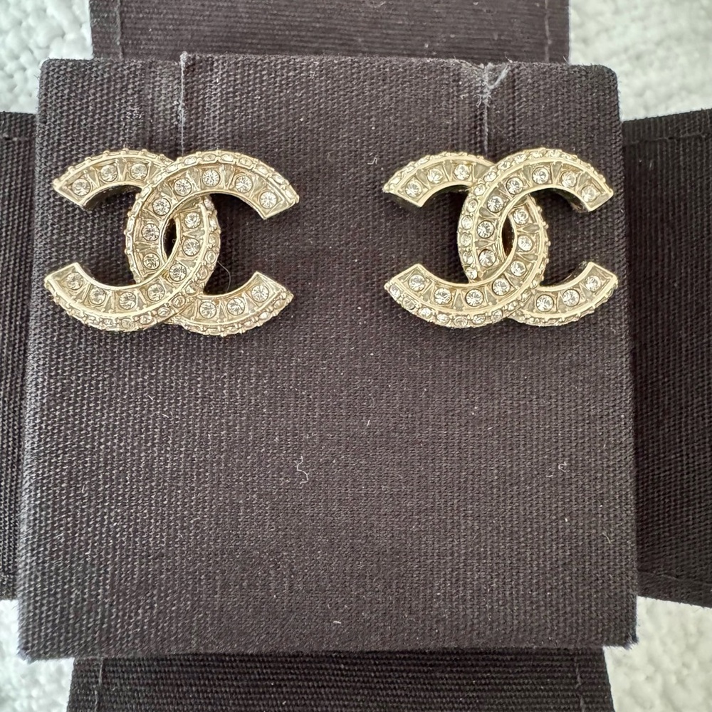 CHANEL Golden/Crystal CC Earrings